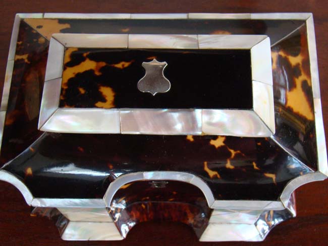 A Magnificent English Regency period Tortoiseshell, Mother-of-pearl and Ivory Tea Caddy Box circa 1815 — image 5